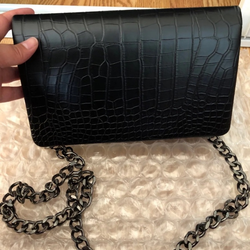 Purse with long chain